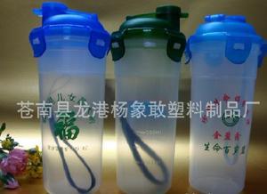 探索高品質飲品伴侶 透明帶濾網PP塑料樂扣杯